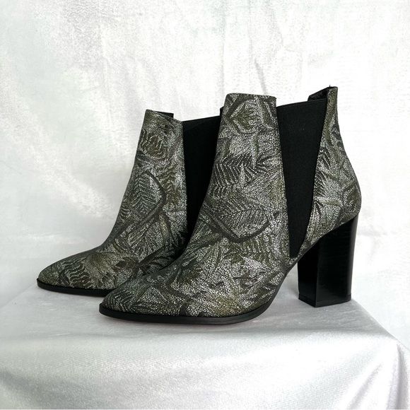 Intentionally Blank Tempo Floral Bootie - Picture 2 of 7